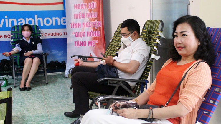 Chị Mai Thị Ngọc Liên trong một lần tham gia hiến máu tình nguyện