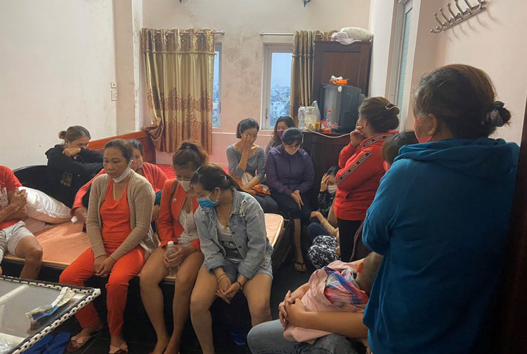23 con bạc đang say sưa phát phạt trong khách sạn Thiên Ban bị Công an Bảo Lộc đột kích bắt quả tang