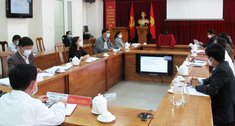 Cán bộ y tế tỉnh Lâm Đồng tham gia tập huấn trực tuyến về phòng chống dịch Covid-19 do Bộ Y tế tổ chức
