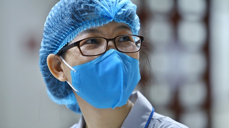 Bác sĩ Nguyễn Thị Ánh Dương, Khoa Điều trị hóa chất, Viện Huyết học Truyền máu Trung ương trong khu cách ly.