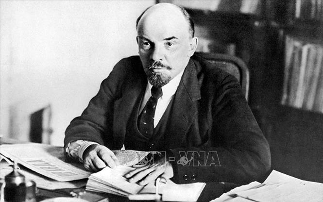 Vladimir Ilyich Lenin - lãnh tụ vĩ đại của giai cấp vô sản toàn thế giới
