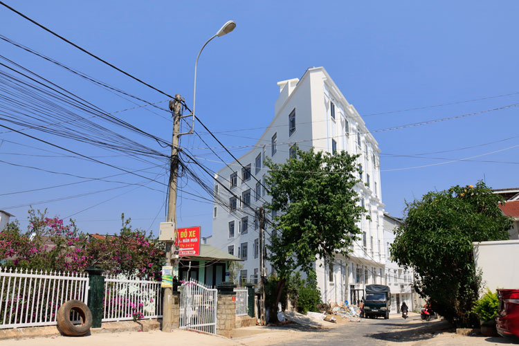 Công trình khách sạn xây dựng sai phép, vượt tầng tại 1Bis Hà Huy Tập, P3, TP Đà Lạt    
