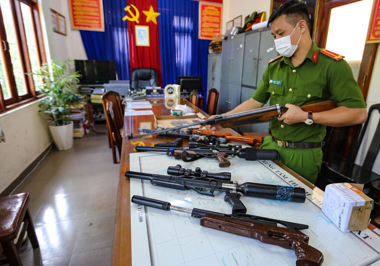 Thu giữ nhiều súng nguy hiểm chuyển từ Thanh Hoá vào Đà Lạt