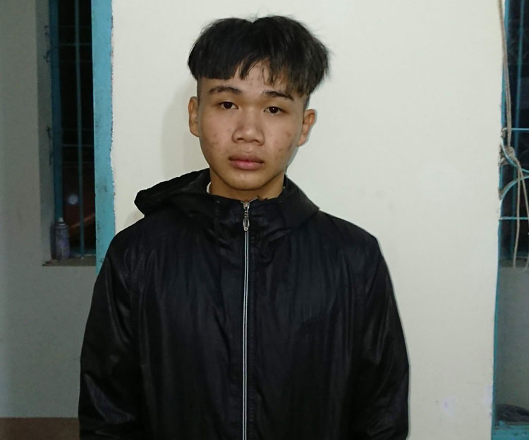 Bắt được tên cướp giật điện thoại di động tại Đạ Huoai