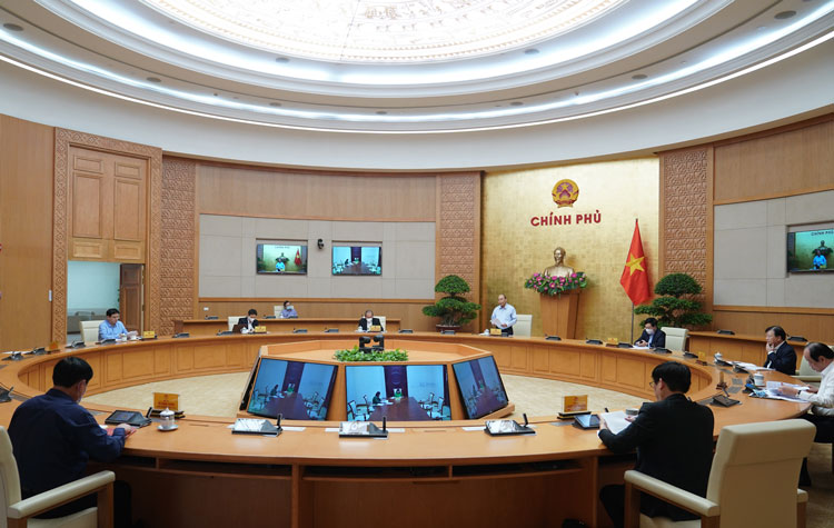 Thủ tướng Nguyễn Xuân Phúc chủ trì họp Thường trực Chính phủ nghe báo cáo của Ban Chỉ đạo quốc gia về phòng chống dịch COVID-19.