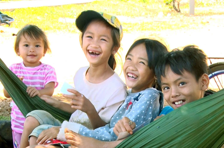 Những đứa trẻ ở Đồng Nai Thượng.