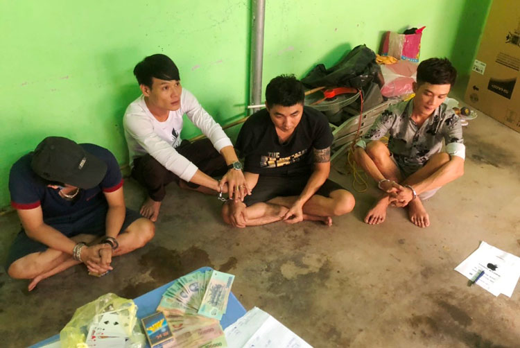  4 đối tượng tham gia đánh bạc bị Công an huyện Cát Tiên bắt quả tang
