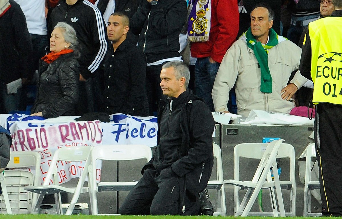 Mourinho thất vọng khi chứng kiến Real bại trận.