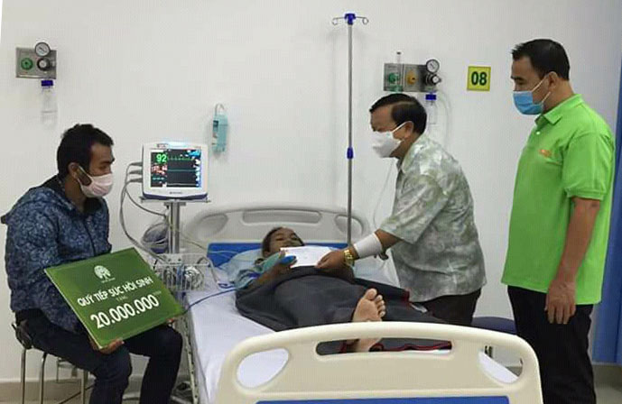 Hội Bảo trợ Bệnh nhân nghèo - Người tàn tật và Trẻ mồ côi tỉnh Lâm Đồng phối hợp với chương trình Tiếp sức Hồi sinh của kênh Truyền hình Today TV trao tài trợ cho bệnh nhân nghèo đang điều trị tại bệnh viện. 