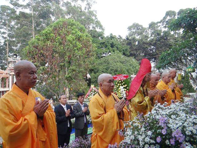 Đại lễ Phật đản được tổ chức trang trọng, gọn nhẹ tại Chùa Linh Sơn