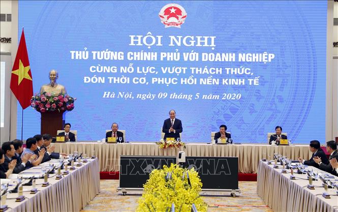 Thủ tướng Nguyễn Xuân Phúc và các Phó Thủ tướng chủ trì hội nghị tại điểm cầu Hà Nội. Ảnh: Thống Nhất/TTXVN