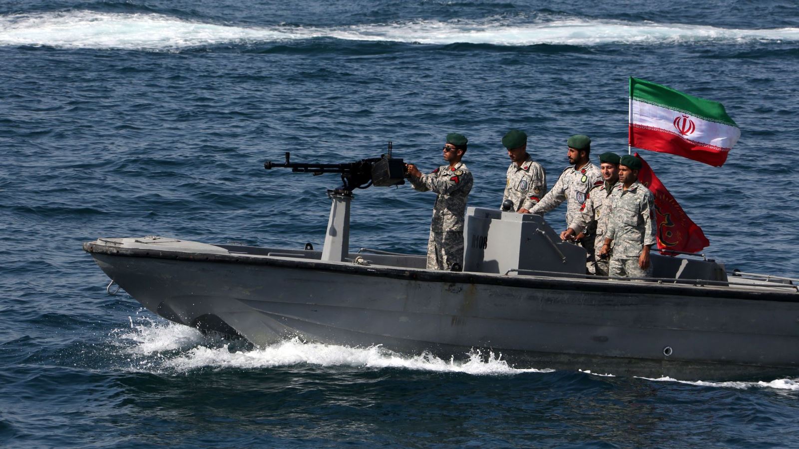 Ít nhất 34 người thương vong trong vụ các tàu Hải quân Iran bắn nhầm vào nhau