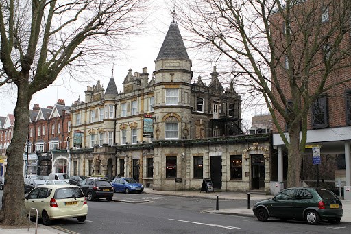 Khách sạn nhỏ Drayton Court ở London, nơi người thanh niên Nguyễn Tất Thành từng ở và làm việc