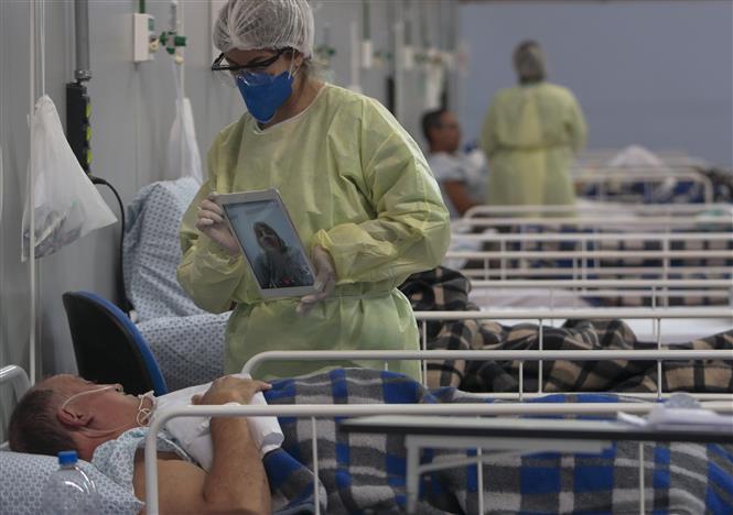 Bệnh nhân nhiễm COVID-19 điều trị tại bệnh viện ở Sao Paulo, Brazil, ngày 11/5/2020