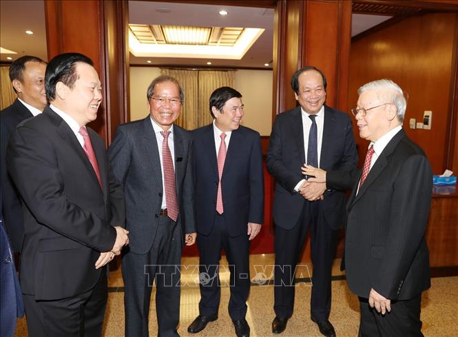 Tổng Bí thư, Chủ tịch nước Nguyễn Phú Trọng với các đồng chí lãnh đạo Đảng, Nhà nước và các đại biểu dự phiên bế mạc Hội nghị.