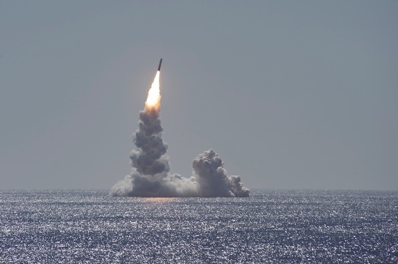 Vụ phóng thử tên lửa Trident II từ tàu ngầm USS Maine ở ngoài khơi bờ biển San Diego, bang California, Mỹ ngày 12/2/2020