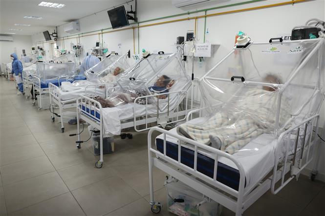 Bệnh nhân nhiễm COVID-19 điều trị tại bệnh viện ở Manaus, Brazil, ngày 20/5/2020