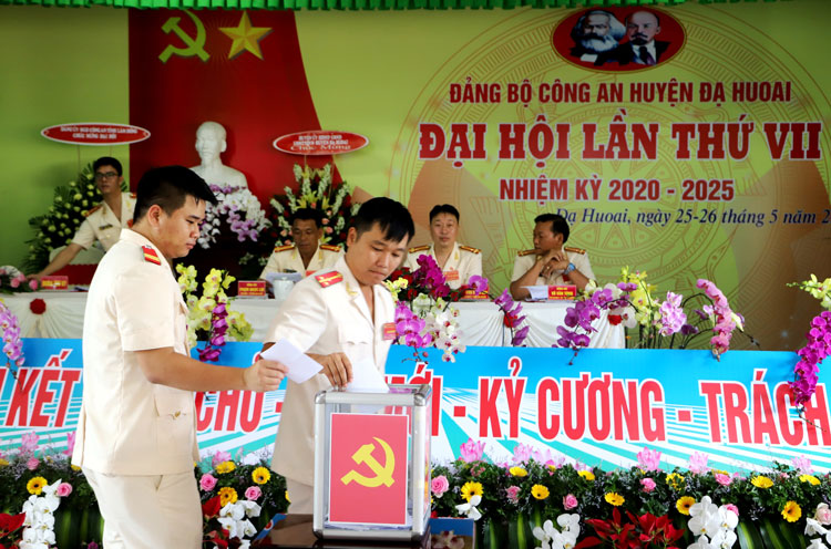 Đại hội bỏ phiếu bầu Ban Chấp hành Đảng bộ Công an huyện Đạ Huoai nhiệm kỳ 2020 - 2025