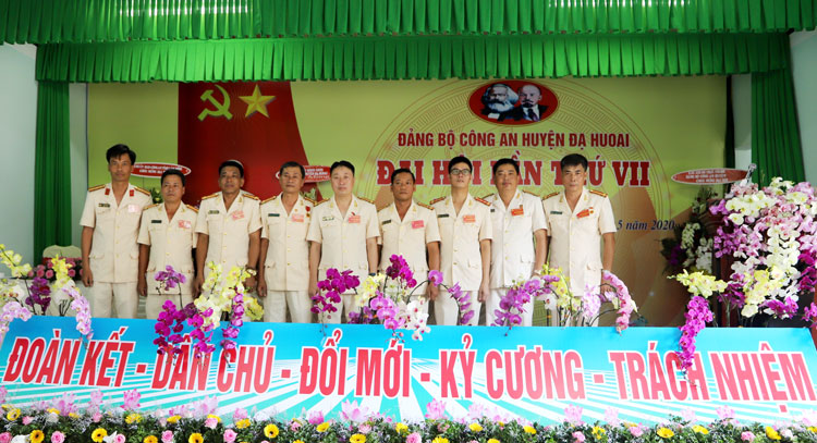 Ban Chấp hành Đảng bộ Công an huyện Đạ Huoai nhiệm kỳ 2020 - 2025 ra mắt Đại hội