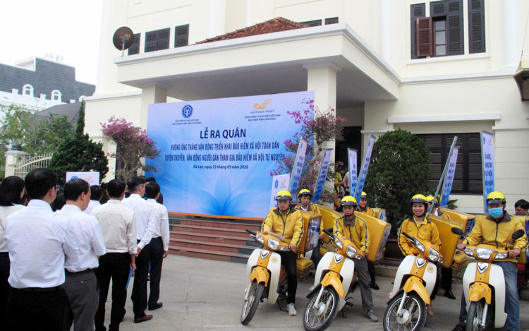 BHXH Lâm Đồng và Bưu điện tỉnh phối hợp tổ chức lễ ra quân tuyên truyền vận động BHXH toàn dân trên địa bàn tỉnh