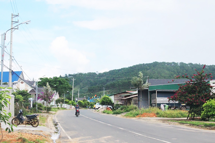 Những năm gần đây, đời sống người dân vùng xa Ninh Loan đang dần khởi sắc