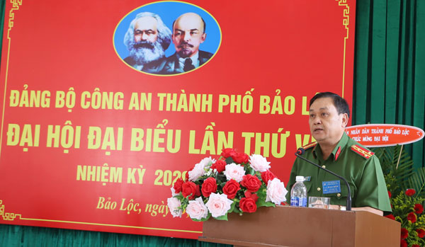 Đại tá Đào Ngọc Cần – Phó Bí thư Đảng ủy, Phó Giám đốc Công an tỉnh Lâm Đồng phát biểu chỉ đạo tại Đại hội