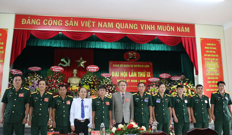 Ban Chấp hành Đảng bộ Quân sự huyện Di Linh nhiệm kỳ 2020 - 2025 và đoàn Đại biểu đi dự Đại hội cấp trên ra mắt Đại hội
