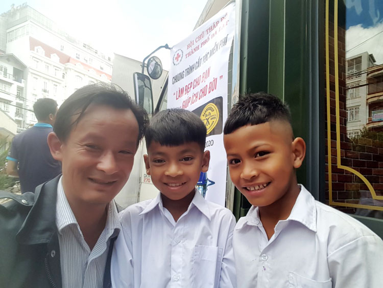 Chương trình hớt tóc miễn phí “Làm đẹp cho bạn - Giúp ích cho đời” đã đến Đà Lạt, phục vụ cho trẻ lớp học tình thương DonBosco