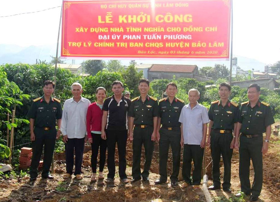 Bộ Chỉ huy Quân sự tỉnh Lâm Đồng và Ban Chỉ huy Quân sự huyện Bảo Lâm tổ chức khởi công xây dựng nhà “Tình nghĩa đồng đội” cho Đại úy Phan Tuấn Phương