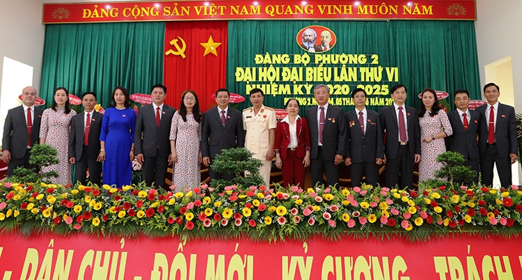 Ban Chấp hành Đảng bộ Phường 2 (TP Bảo Lộc) nhiệm kỳ 2020 - 2025 ra mắt Đại hội