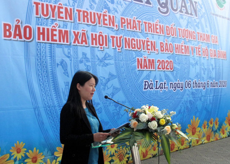 Bà Trần Thị Vũ Loan - Phó Chủ tịch UBND TP Đà Lạt phát biểu hưởng ứng lễ ra quân
