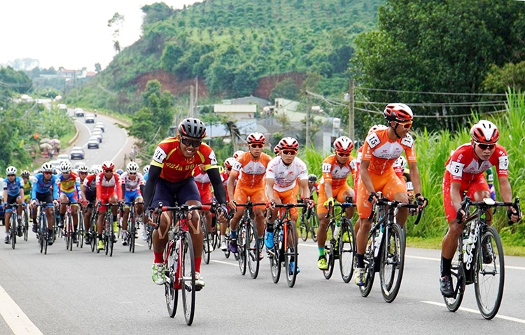 Tay đua Lê Nguyệt Minh xuất sắc về nhất chặng đua 17 Đà Lạt - Bảo Lộc
