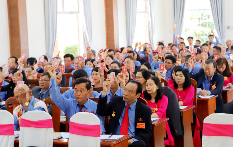Đại hội biểu quyết thông qua các chỉ tiêu Nghị quyết Đại hội Đảng bộ thị trấn Lộc Thắng nhiệm kỳ 2020 - 2025