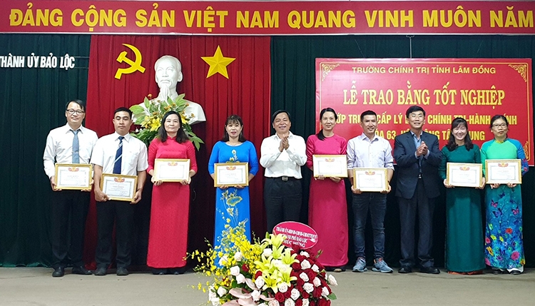 Trường Chính trị Lâm Đồng tổ chức lễ tổng kết lớp Trung cấp Lý luận Chính trị - Hành chính khóa 63