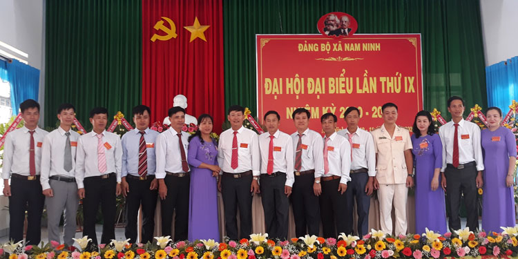 Ban Chấp hành Đảng bộ xã Nam Ninh khóa IX và Đoàn đại biểu đi dự Đại hội cấp trên ra mắt Đại hội
