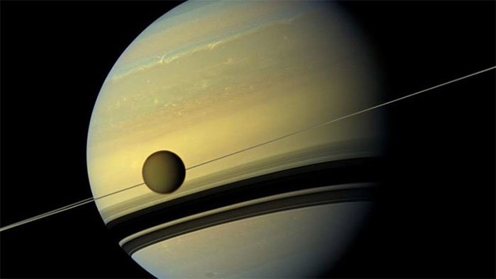 Vệ tinh Titan và sao Thổ