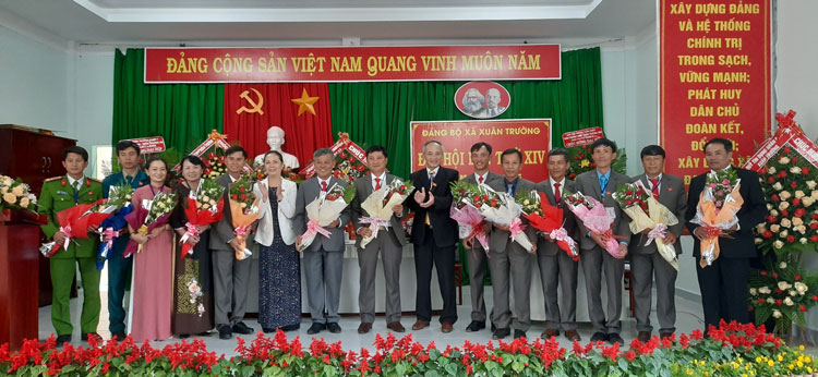 Ban Chấp hành Đảng bộ xã Xuân Trường khóa XIV, nhiệm kỳ 2020 – 2025 ra mắt nhận nhiệm vụ