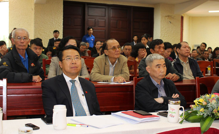 Lãnh đạo các sở ngành và thành phố Đà Lạt tham dự buổi tiếp xúc cử tri