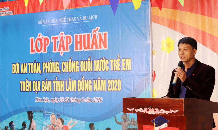 Ông Nguyễn Tiến Hải - Phó Giám đốc Sở Văn hóa Thể thao và Du lịch Lâm Đồng phát biểu khai mạc lớp tập huấn
