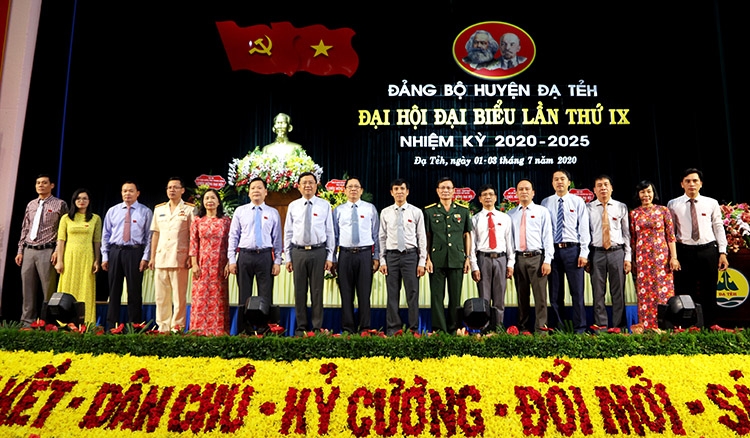 Đoàn Đại biểu dự Đại hội Đảng bộ tỉnh Lâm Đồng lần thứ XI, nhiệm kỳ 2020 - 2025 ra mắt Đại hội