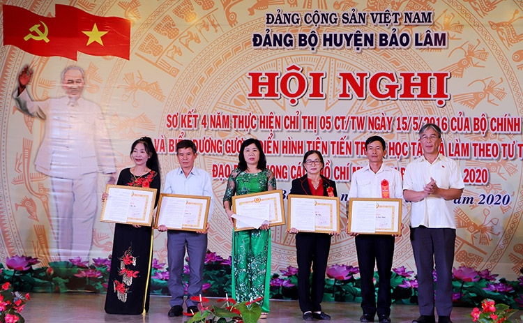5 cá nhân vinh dự được Tỉnh ủy Lâm Đồng tặng Bằng khen vì đã có thành tích hoàn thành xuất sắc nhiệm vụ 5 năm liền