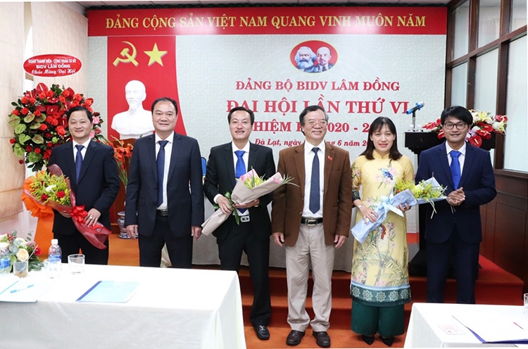 Ban Chấp hành  Đảng bộ BIDV Lâm Đồng nhiệm kỳ 2020-2025 gồm 5 đồng chí, do đồng chí Nguyễn Xuân Hùng (thứ hai từ trái sang) làm Bí thư