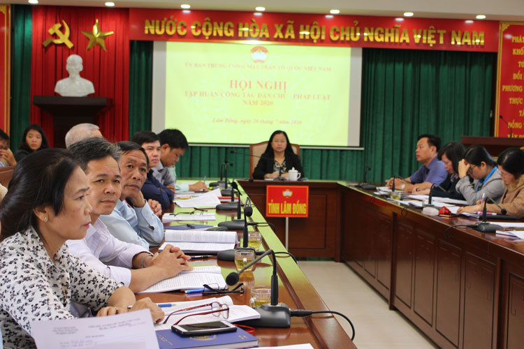 Các đại biểu tại đầu cầu Lâm Đồng tham dự tập huấn trực tuyến