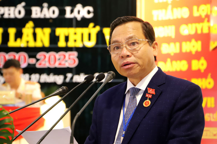 Đồng chí Nguyễn Văn Triệu – Bí thư Thành ủy Bảo Lộc khóa VI phát biểu bế mạc Đại hội