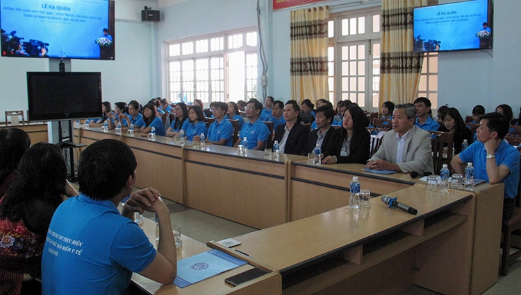 Các đại biểu tham dự lễ ra quân trực tuyến toàn quốc hưởng ứng Ngày BHYT Việt Nam
