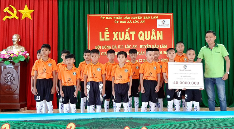 Hơn 100 triệu đồng hỗ trợ U11 Lộc An tham gia Giải bóng đá Nhi đồng toàn quốc năm 2020