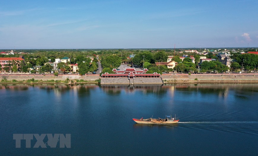 Bến thả hoa bờ nam sông Thạch Hãn nằm trong quần thể di tích quốc gia đặc biệt Thành cổ Quảng Trị. (Ảnh: Hồ Cầu/TTXVN)