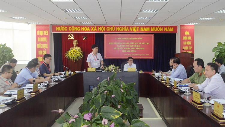 Vụ trưởng Vụ Giáo dục Trung học Nguyễn Xuân Thành đánh giá cao công tác chuẩn bị cho kỳ thi của tỉnh Lâm Đồng