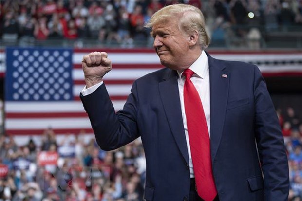 Tổng thống Mỹ Donald Trump phát biểu trước người ủng hộ tại cuộc vận động tranh cử ở Manchester, New Hampshire