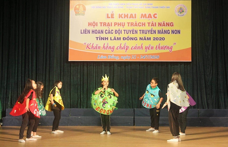 Tiết mục của Đội tuyên truyền măng non huyện Di Linh